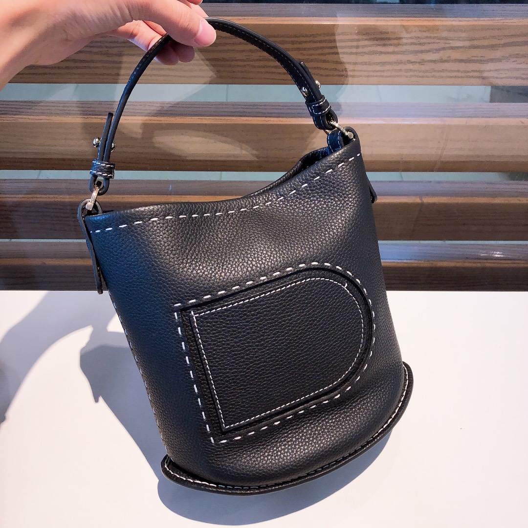 델보 팽 미니 버킷 크로스백